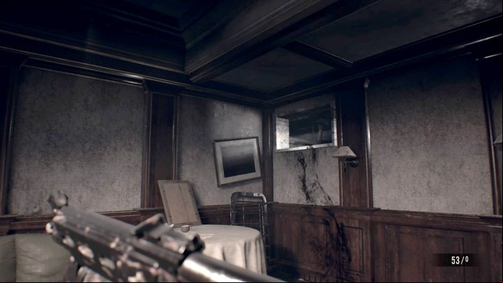 There is a usable hole in the wall behind the wooden door - Resident Evil 7: Wrecked Ship walktrough - Resident Evil VII Walkthrough - Resident Evil 7 Guide, Walkthrough
