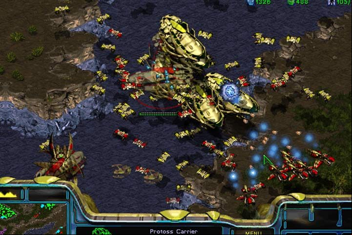 Protoss are equipped with powerful air units. The red player has used his Arbiter to cloak his forces, but the Observer (used by the other player) can detect cloaked troops. - How to play the protoss? - How to play? - StarCraft: Remastered Game Guide