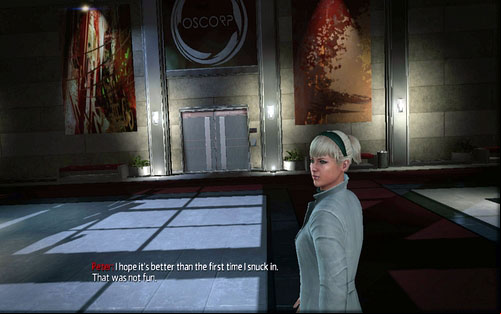 As you begin the game, you will automatically start following Gwen, capable of only turning the camera with the right analog stick - Chapter 01 - Oscorp Is Your Friend - Walkthrough - The Amazing Spider-Man - Game Guide and Walkthrough