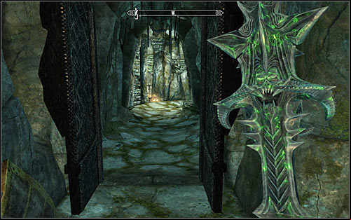 Once again jump onto the northern balcony and continue onwards, coming across a locked chest on your way - The Break of Dawn - p. 2 - Daedric quests - The Elder Scrolls V: Skyrim Game Guide