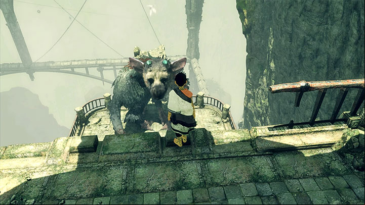 Trico now has to spot the boy, thanks to which he will jump towards the balcony up above. - Solve the cart puzzle | Walkthrough - Walkthrough - The Last Guardian Game Guide