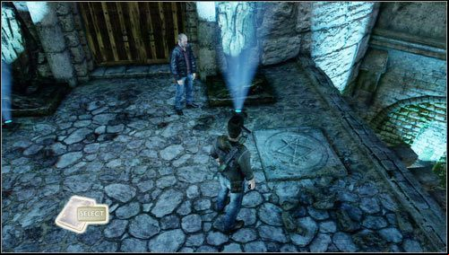 Behind the gate we will find an ordinary storeroom, but our attention will be drawn by two statues placed on the sides of the entrance - Uncharted 3: Chapter 8 - The Citadel part 2 walkthrough - Walkthrough - Uncharted 3 Drakes Deception Guide