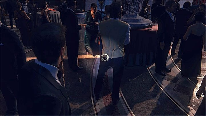Direct the highlighted circle towards the access card. - Uncharted 4: Chapter 6 Once a Thief - walkthrough - Walkthrough - Uncharted 4: A Thiefs End Game Guide