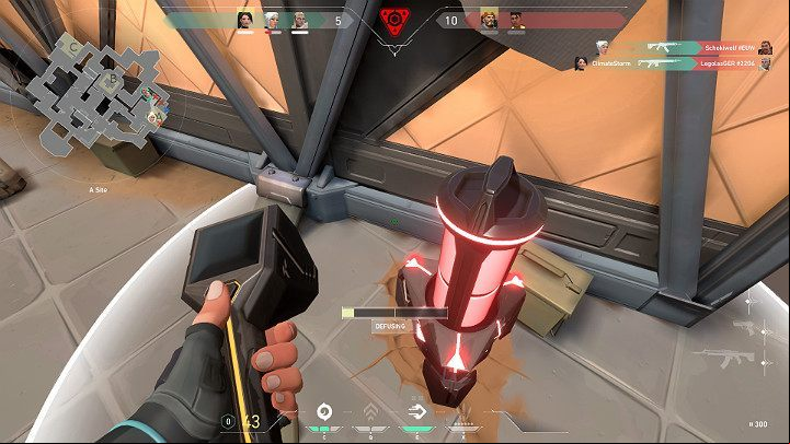 Any player on the defending team can defuse the charge and doesnt need additional equipment - each player is equipped with that device - Valorant: Spike - planting and disarming, tips - Basics - Valorant Guide